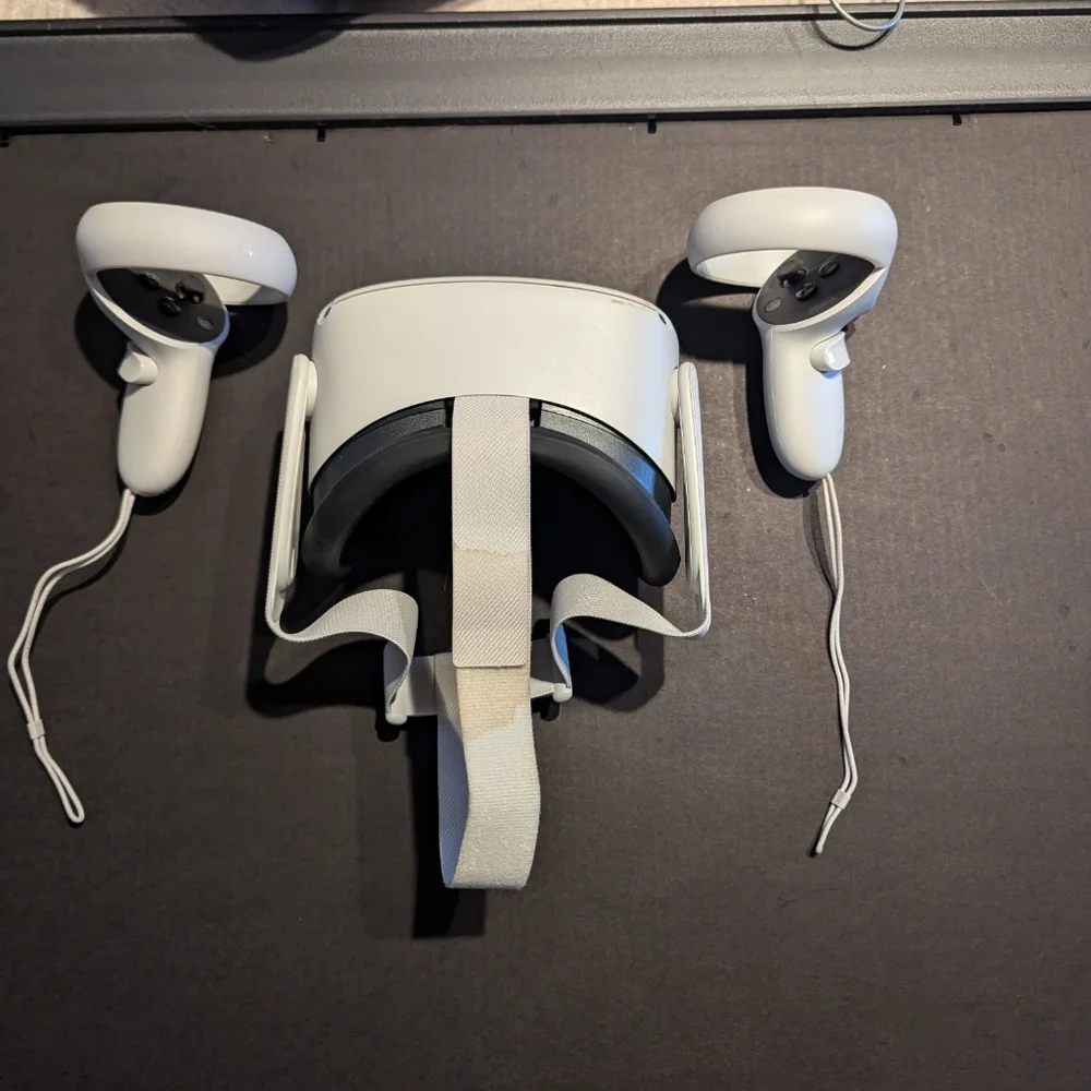 Oculus Quest 2 All-In-One Headset